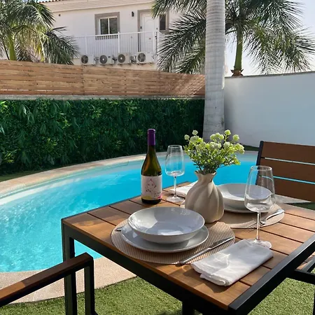 Palmview Private Pool Apartment